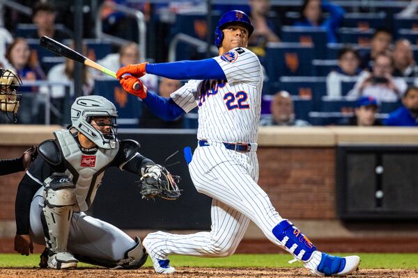 New York Mets' Juan Soto (22) bats during the seventh inning of a baseball game against the Chicago White Sox, Tuesday, May 27, 2025, in New York. (AP Photo/Angelina Katsanis)