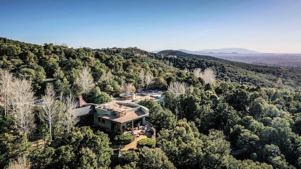 The house owned by actor Gene Hackman and his wife Betsy Arakawa stands Thursday, Feb. 27, 2025, in Santa Fe, N.M. (AP Photo/Roberto E. Rosales)