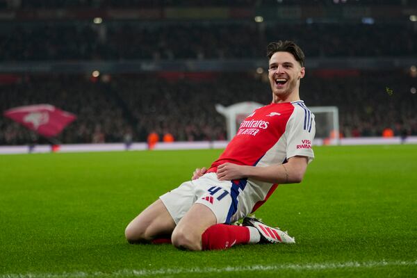 Arsenal's Declan Rice celebrates after scoring his side's opening goal during the Champions League soccer match between Arsenal and Dinamo Zagreb at the Emirates stadium in London, Wednesday, Jan. 22, 2025. (AP Photo/Kin Cheung)