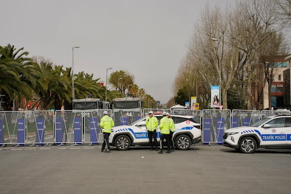 Police have cordons off the roads lead to the Vatan security Department, where Istanbul Mayor Ekrem Imamoglu is supposed to be taken , following his arrest in Istanbul, Turkey, Wednesday, March 19, 2025. (AP Photo/Emrah Gurel)