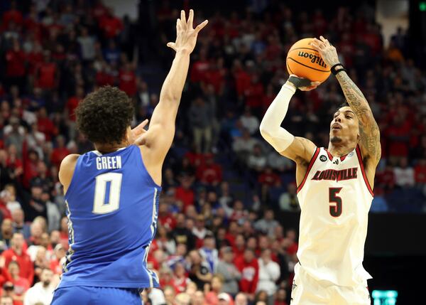 Louisville's Terrence Edwards Jr. (5) shoots over Creighton's Jasen Green (0) during the first half in the first round of the NCAA college basketball tournament in Lexington, Ky., Thursday, March 20, 2022. (AP Photo/James Crisp)