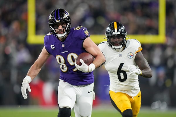 Baltimore Ravens tight end Mark Andrews runs after making a catch as Pittsburgh Steelers linebacker Patrick Queen (6) tries to stop him during the first half of an NFL wild-card playoff football game, Saturday, Jan. 11, 2025, in Baltimore. (AP Photo/Stephanie Scarbrough)