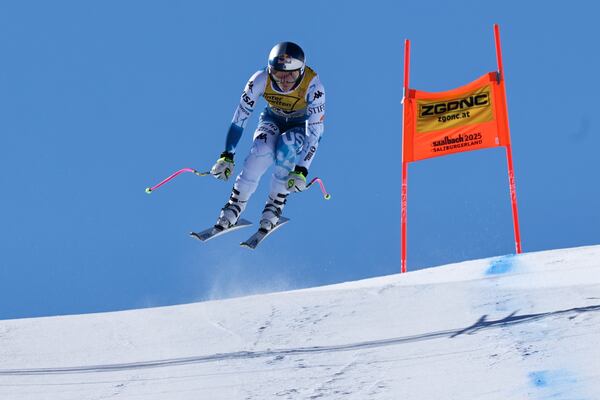 United States' Lindsey Vonn speeds down the course during an alpine ski, women's World Championship downhill training, in Saalbach-Hinterglemm, Austria, Tuesday, Feb. 4, 2025. (AP Photo/Marco Trovati)