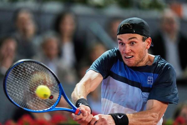 Jack Draper of Great Britain returns the ball against Lorenzo Musetti of Italy during men's semifinal at the Madrid Open tennis tournament in Madrid, Spain, Friday, May 2, 2025. (AP Photo/Manu Fernandez)