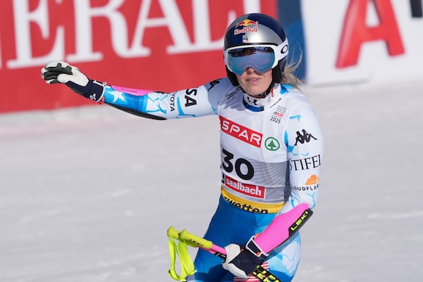 United States' Lindsey Vonn arrives at the finish area after crashing during a women's Super-G, at the Alpine Ski World Championships, in Saalbach-Hinterglemm, Austria, Thursday, Feb. 6, 2025. (AP Photo/Giovanni Auletta)