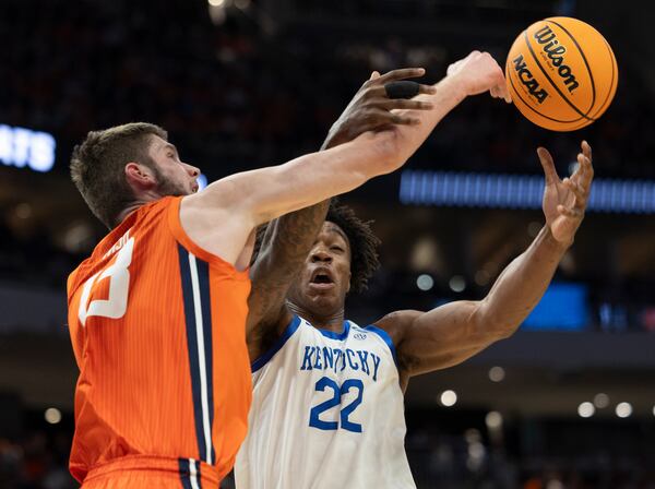 Illinois center Tomislav Ivisic (13) reaches for a rebound against Kentucky center Amari Williams (22) in the second round of the NCAA college basketball tournament Sunday, March 23, 2025, in Milwaukee. (AP Photo/Jeffrey Phelps)