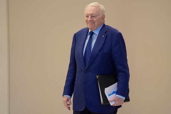 Dallas Cowboys owner Jerry Jones arrives ahead of an NFL football owners' meeting, Tuesday, May 20, 2025, in Eagan, Minn. (AP Photo/Abbie Parr)
