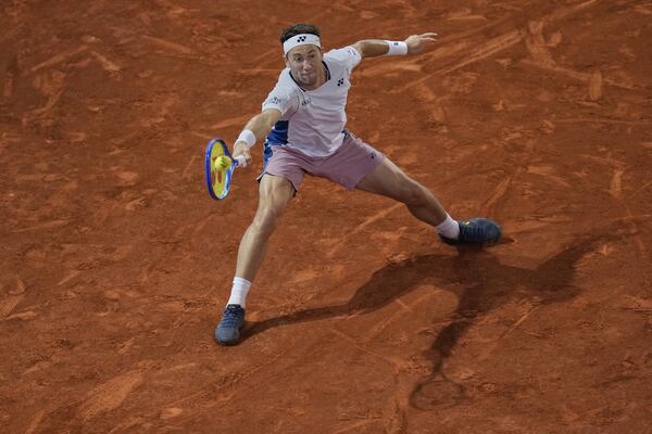 Casper Ruud of Norway returns the ball against Francisco Cerundolo from Argentina during men's semifinal at the Madrid Open tennis tournament in Madrid, Spain, Friday, May 2, 2025. (AP Photo/Manu Fernandez)