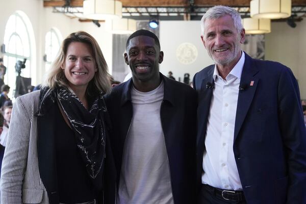 Tournament director Amelie Mauresmo, left, PSG soccer player Ousmane Dembele and French Tennis Federation president Gilles Moretton pose during the draw of French Open tennis tournament, Thursday, May 22, 2025 at the Roland Garros stadium in Paris. (AP Photo/Christophe Ena)
