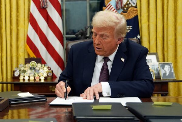 President Donald Trump signs an executive order on TikTok in the Oval Office of the White House, Monday, Jan. 20, 2025, in Washington. (AP Photo/Evan Vucci)