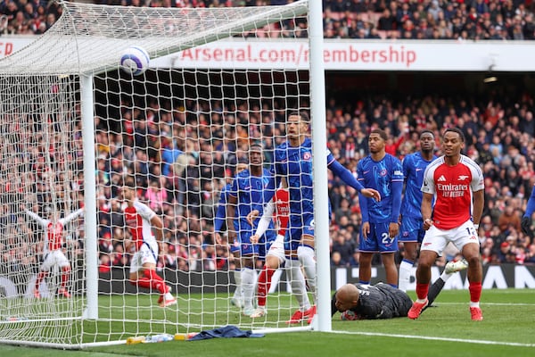 Chelsea's goalkeeper Robert Sanchez fails to save the goal from Arsenal's Mikel Merino, second left, during the English Premier League soccer match between Arsenal and Chelsea at Emirates stadium in London, Sunday, March 16, 2025. (AP Photo/Ian Walton)