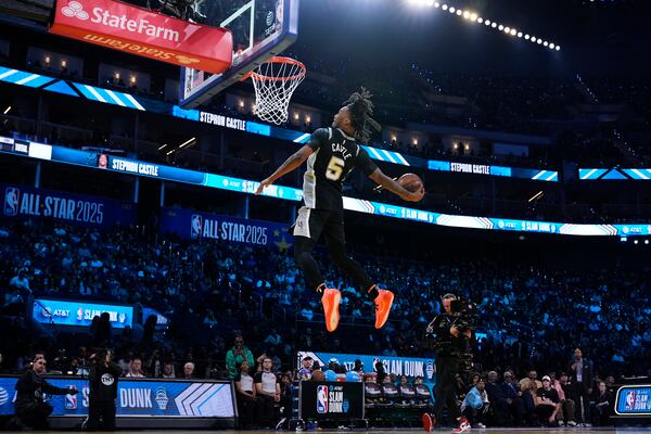 San Antonio Spurs guard Stephon Castle dunks during the slam dunk contest at the NBA basketball All-Star Saturday night festivities Saturday, Feb. 15, 2025, in San Francisco. (AP Photo/Godofredo A. Vásquez)