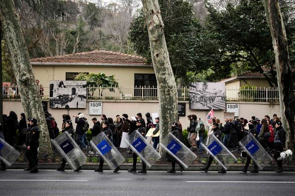 Anti riots police officers follow university students as they march to protest the arrest of Istanbul Mayor Ekrem Imamoglu, at Besiktas district in Istanbul, Turkey, Thursday, March 20, 2025. (AP Photo/Emrah Gurel)