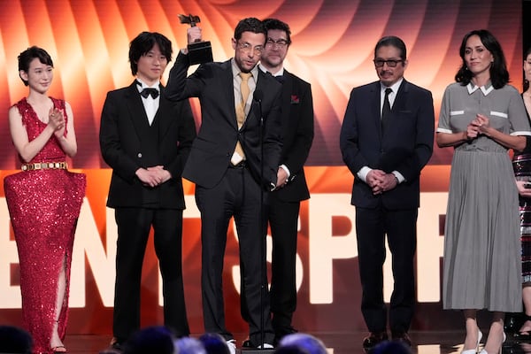 Moeka Hoshi, from left, Hiroto Kanai, Justin Marks, Tadanobu Asano and Rachel Kondo accept the award for best new scripted series for "Shogun" during the Film Independent Spirit Awards on Saturday, Feb. 22, 2025, in Santa Monica, Calif. (AP Photo/Chris Pizzello)