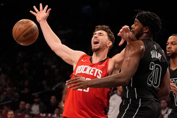 Houston Rockets' Alperen Sengun, left, fights for control of the ball with Brooklyn Nets' Day'Ron Sharpe, right, during the second half of an NBA basketball game Tuesday, Feb. 4, 2025, in New York. (AP Photo/Frank Franklin II)