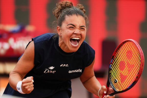 Jasmine Paolini, of Italy, reacts to defeating Coco Gauff, of the United States, at the end of their Italian Open tennis match final, at the Foro Italico in Rome, Saturday, May 17, 2025. (AP Photo/Alessandra Tarantino)