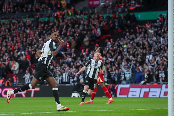 Newcastle's Alexander Isak, left, celebrates with teammates after scoring his side's second goal during the EFL Cup final soccer match between Liverpool and Newcastle at Wembley Stadium in London, Sunday, March 16, 2025. (AP Photo/Scott Heppell)