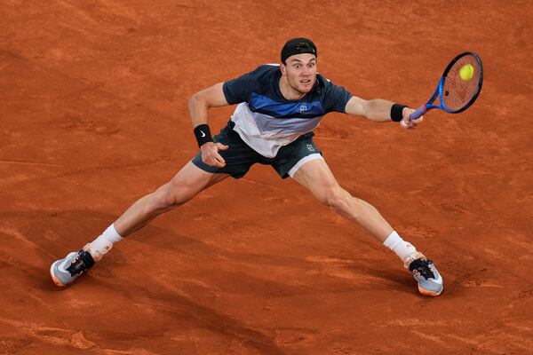 Jack Draper, of Britain, returns the ball against Lorenzo Musetti, of Italy, during the men's semifinal at the Madrid Open tennis tournament in Madrid, Spain, Friday, May 2, 2025. (AP Photo/Manu Fernandez)