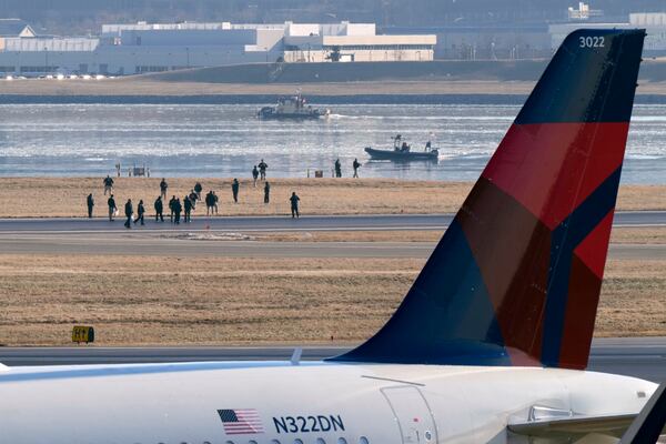 Search and rescue efforts are seen around a wreckage site in the Potomac River from Ronald Reagan Washington National Airport, early Thursday morning, Jan. 30, 2025, in Arlington, Va. (AP Photo/Mark Schiefelbein)