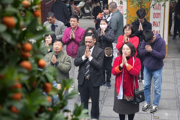 People pray on the first day of the Lunar New Year at Quan Su pagoda in Hanoi, Vietnam Wednesday, Jan. 29, 2025. (AP Photo/Hau Dinh)