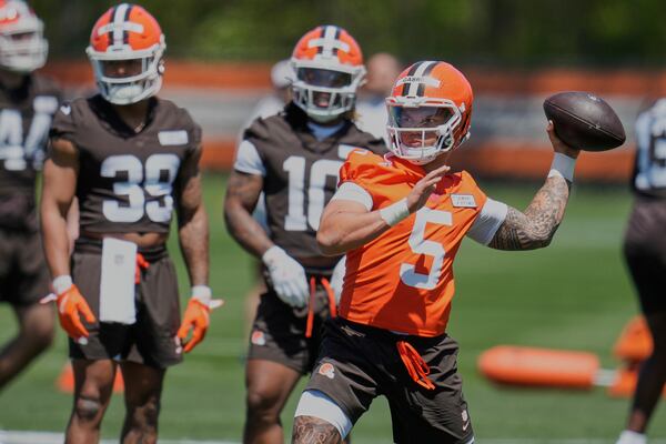 Cleveland Browns quarterback Dillon Gabriel prepares to throw (5) during the NFL football team's rookie minicamp in Berea, Ohio, Friday, May 9, 2025. (AP Photo/Sue Ogrocki)
