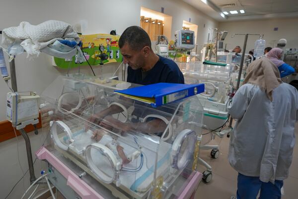 Ali al-Batran, a 20-day-old infant, lies in the intensive care unit with hypothermia at Al-Aqsa Martyrs Hospital in Deir al-Balah, central Gaza, Sunday, Dec. 29, 2024. His twin brother, Jomaa, has died, as local health officials report at least three other infant deaths from the cold in recent weeks. (AP Photo/Abdel Kareem Hana)