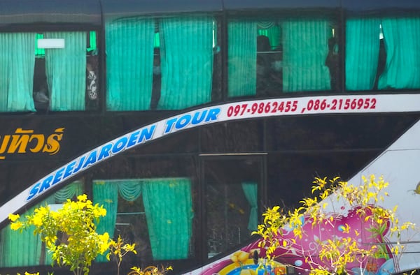 A bus carrying Indonesia nationals who were forced to work at scam centers in eastern Myanmar arrives Mae Sot, Thailand before being sent back to Indonesia on Thursday, Feb. 27, 2025. (AP Photo/Sakchai Lalit)