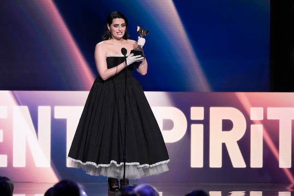 Nava Mau accepts the award for best supporting performance in a new scripted series for "Baby Reindeer" during the Film Independent Spirit Awards on Saturday, Feb. 22, 2025, in Santa Monica, Calif. (AP Photo/Chris Pizzello)