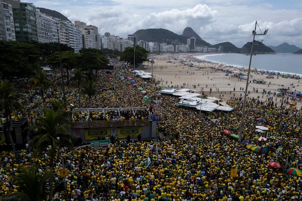 Supporters of Brazil's former President Jair Bolsonaro take part in a rally on Copacabana Beach in support of a proposed bill to grant amnesty to those arrested for storming government buildings in an alleged coup attempt in 2023, in Rio de Janeiro, Sunday, March 16, 2025. (AP Photo/Bruna Prado)