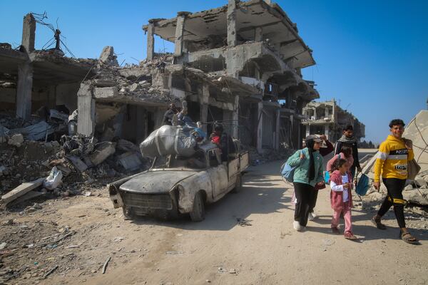 Displaced Palestinians arrive to Beit Lahia, northern Gaza Strip, Wednesday, Jan. 29, 2025, after Israel began allowing hundreds of thousands of Palestinians to return to the heavily damaged area last Monday. (AP Photo/Jehaid Alshrafi)