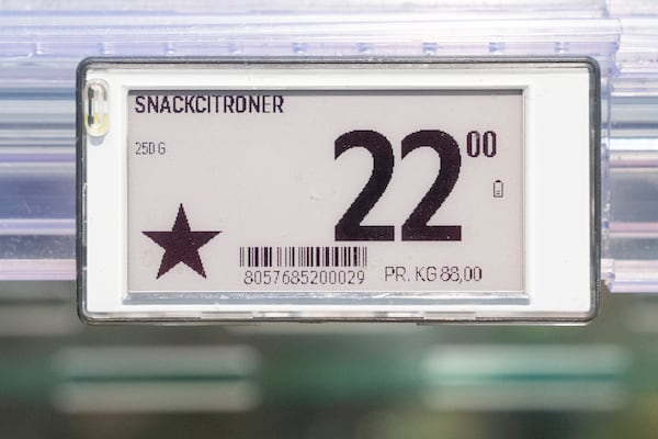 A star-labeled price tag for snacks in Bilka in Randers, Denmark, making it easier for customers to buy European goods, Monday, March 17, 2025. (Bo Amstrup/Ritzau Scanpix via AP)