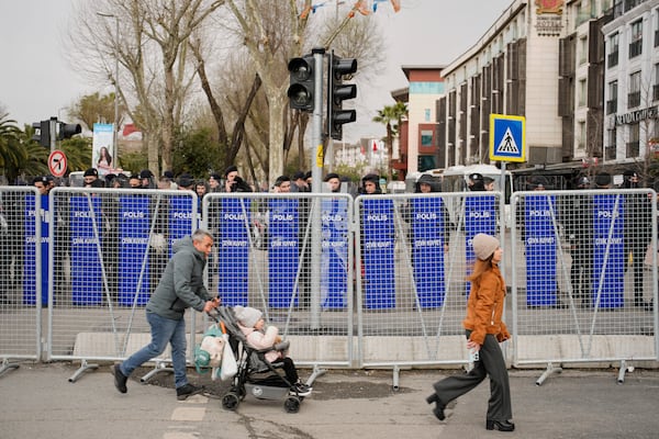 Police cordon off the roads leading to the Vatan Security Department, where Istanbul Mayor Ekrem Imamoglu is expected to be taken following his arrest in Istanbul, Turkey, on Wednesday, March 19, 2025. (AP Photo/Emrah Gurel)