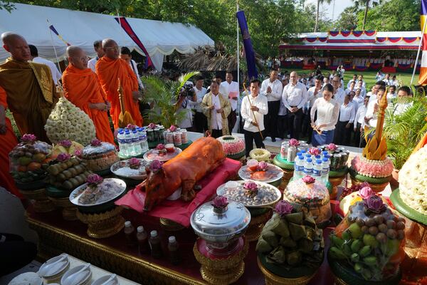 Cambodian town hall officers offer prayer at a ceremony during an annual of Remembrance Day at Choeung Ek, a former Khmer Rouge "killing field," on the outskirt of Phnom Penh, Cambodia Tuesday, May 20, 2025. (AP Photo/Heng Sinith)