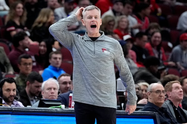 Chicago Bulls head coach Billy Donovan calls to players during the second half of an NBA basketball game against the Indiana Pacers in Chicago, Monday, March 10, 2025. (AP Photo/Nam Y. Huh)