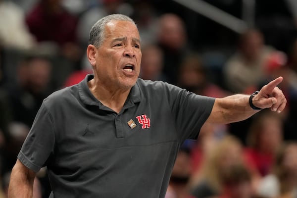 Houston head coach Kelvin Sampson talks to his players during the second half of an NCAA college basketball game against Arizona for the championship in the Big 12 Conference tournament, Saturday, March 15, 2025, in Kansas City, Mo. (AP Photo/Charlie Riedel)