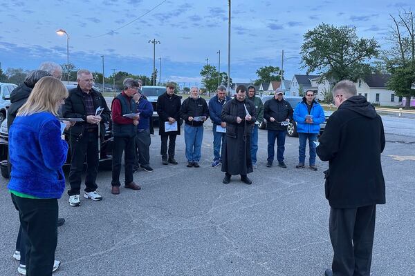 The Rev. Richard Holy leads a prayer vigil Monday, May 19, 2025, before a scheduled execution at the Indiana State Prison in Michigan City, Ind. (AP Photo/Ed White)