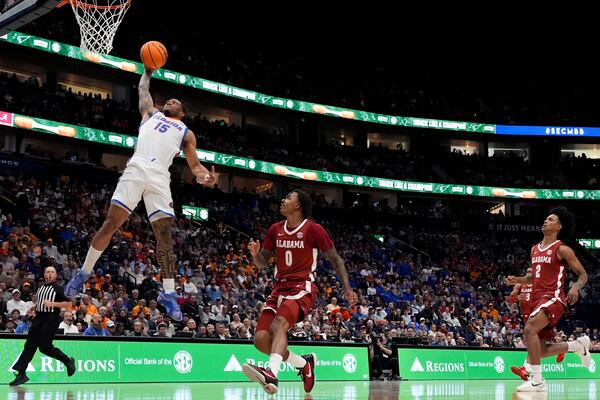 Florida guard Alijah Martin (15) dunks on Alabama guard Labaron Philon (0) during the second half of an NCAA college basketball game in the semifinal round of the Southeastern Conference tournament, Saturday, March 15, 2025, in Nashville, Tenn. (AP Photo/George Walker IV)