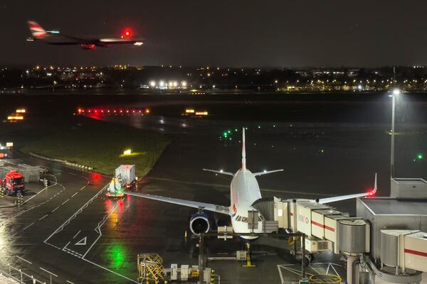 A plane is prepared whilst another airplane approaches landing at Heathrow Airport after a fire at an electrical substation shuttered Europe's busiest air travel hub in London, Friday, March 21, 2025.(AP Photo/Alberto Pezzali)