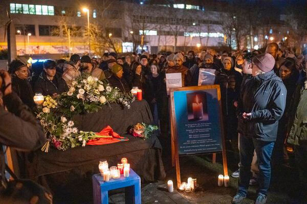 Numerous people attend a silent memorial event in Aschaffenburg, Germany, Thursday, Jan. 23, 2025 following the fatal attack in a park. (Daniel Vogl/dpa via AP)