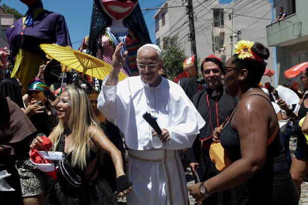 Reveler Fernando Coelho, dressed as a pope, takes part in the Carmelitas street party on the first official day of Carnival in Rio de Janeiro, Friday, Feb. 28, 2025. (AP Photo/Bruna Prado)