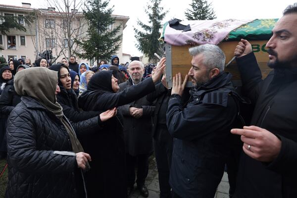 Relatives carry the coffin of one of the members of the Gultekin family during their funeral at the Kalici Konutlar Merkez mosque in Bolu, northwest Turkey, on Wednesday, Jan. 22, 2025. Eight members of the Gultekin family died in a fire that broke out at the Kartalkaya ski resort in Bolu province. (Adem Altan/Pool Photo via AP)