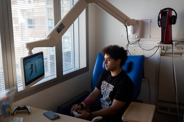 College student and research subject Sam Srisatta plays a video game in his room during a study on the health effects of ultraprocessed foods at the National Institutes of Health in Bethesda, Md., on Thursday, Oct. 31, 2024. (AP Photo/Mark Schiefelbein)