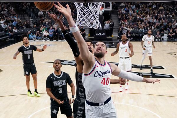 LA Clippers center Ivica Zubac (40) drives to the basket against San Antonio Spurs center Victor Wembanyama (1) during the second half of an NBA basketball game in San Antonio, Wednesday, Jan. 29, 2025. (AP Photo/Eric Gay)