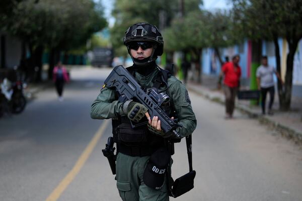 Police patrol in Tibu, Colombia's northeastern Catatumbo region, Monday, Jan. 20, 2025, where dozens have been killed amid clashes between the National Liberation Army (ELN) and former members of the Revolutionary Armed Forces of Colombia (FARC). (AP Photo/Fernando Vergara)