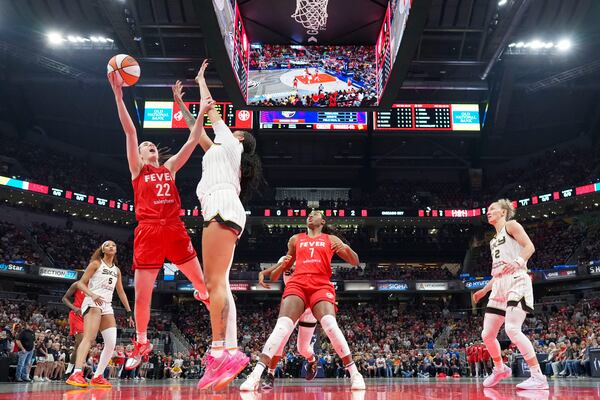 Indiana Fever guard Caitlin Clark (22) shoots around Chicago Sky center Kamilla Cardoso (10) during the first half of an WNBA basketball game in Indianapolis, Saturday, May 17, 2025. (AP Photo/AJ Mast)