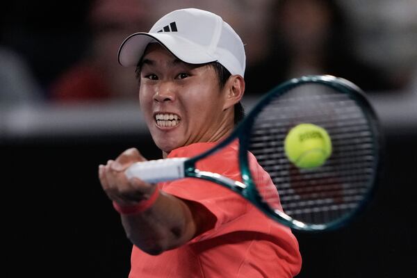 Learner Tien of the U.S. plays a forehand return to Daniil Medvedev of Russia during their second round match against at the Australian Open tennis championship in Melbourne, Australia, Thursday, Jan. 16, 2025. (AP Photo/Ng Han Guan)